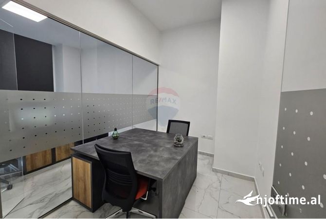 Ambiente Commerciale in Affitto 3+1 a Tirana - 1,000 Euro