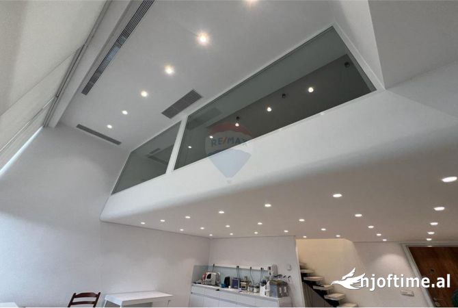 Ambiente Commerciale in Affitto 3+1 a Tirana - 1,500 Euro