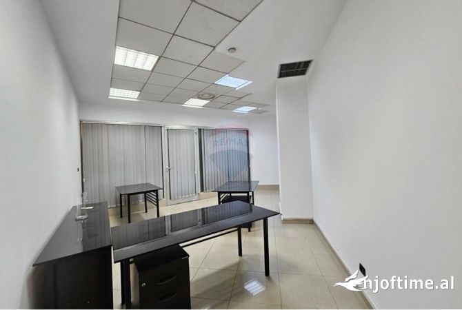 Ambiente Commerciale in Affitto 3+1 a Tirana - 600 Euro