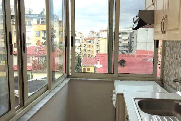 Shtepi me qera Apartament ne Tirane, 1+1, Mobilimi E mobiluar, Pagesa 330  Euro.