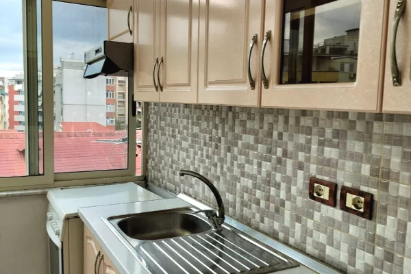 Shtepi me qera Apartament ne Tirane, 1+1, Mobilimi E mobiluar, Pagesa 330  Euro.