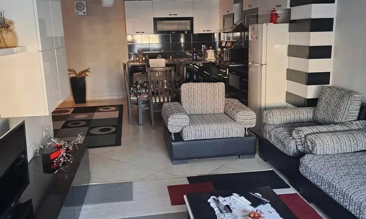 Shtepi me qera Apartament ne Tirane, 2+1, Mobilimi E mobiluar, Pagesa 40,000  Leke.
