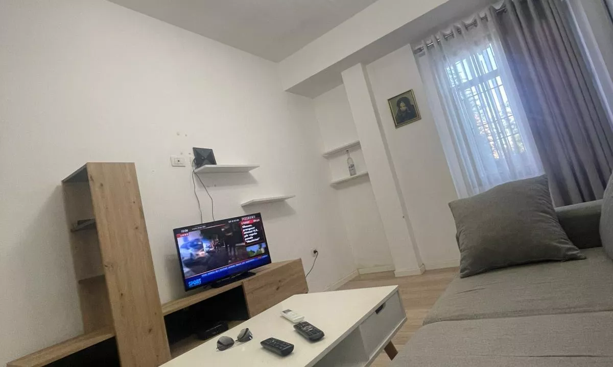 Shtepi me qera Apartament ne Tirane, 2+1, Mobilimi E mobiluar, Pagesa 35,000  Leke.