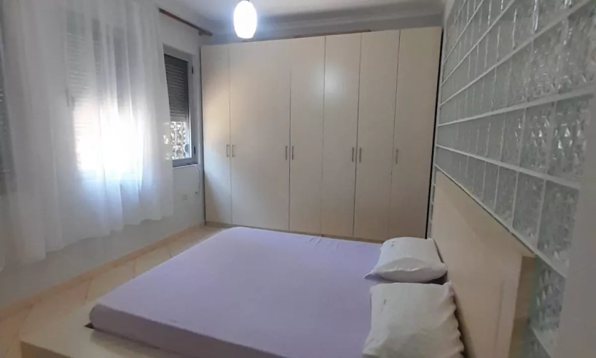 Shtepi me qera Apartament ne Tirane, 1+1, Mobilimi E mobiluar, Pagesa 350  Euro.