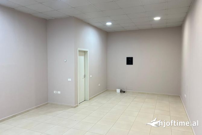 Ambiente Commerciale in Affitto 1+1 a Tirana - 30,000 Leke