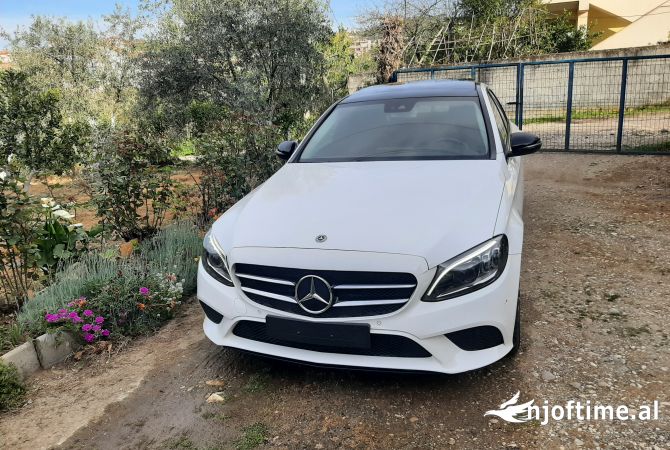 Auto in Vendita a Fier - 28,500 Euro