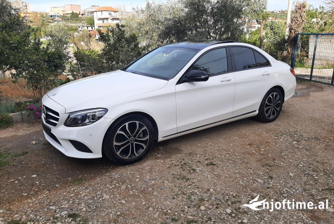 Auto in Vendita a Fier, Mercedes-Benz, 2019 Diesel,Kambio Automatik Pagamento 28,500  Euro.