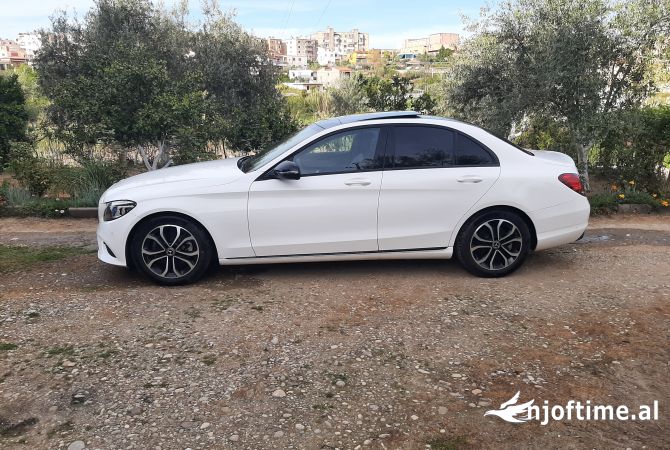 Auto in Vendita a Fier - 28,500 Euro