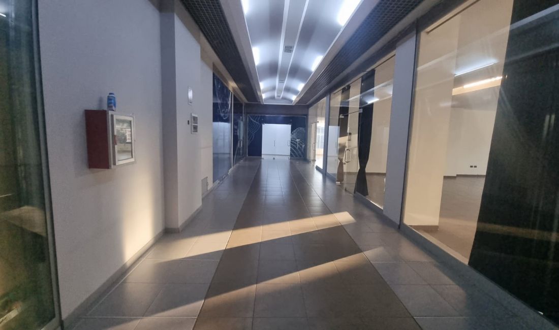 Ambient Biznesi me Qira te Rruga Xhanfize Keko !!!