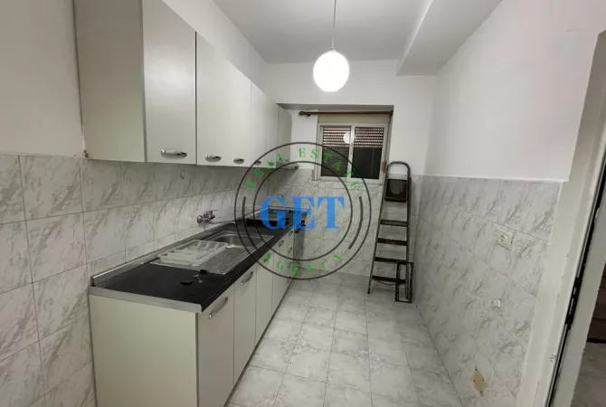 Shtepi me qera Apartament ne Durres, 1+1, Mobilimi E mobiluar, Pagesa 300  Euro.