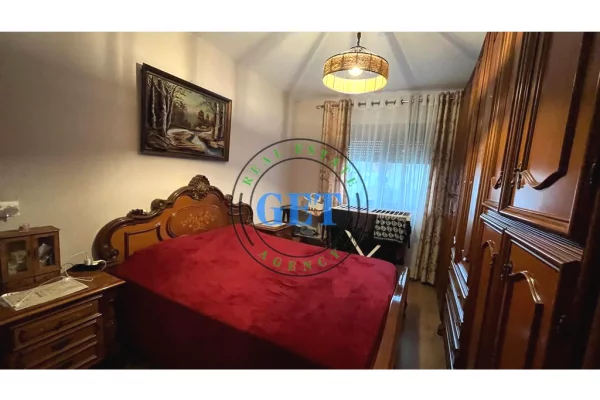 Shtepi ne shitje Apartament ne Durres, 2+1, Mobilimi E mobiluar, Pagesa 120,000  Euro.