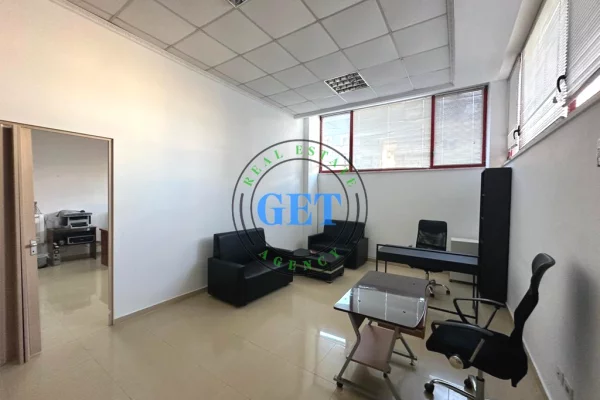 Shtepi me qera Apartament ne Durres, Garsoniere, Mobilimi Bosh, pa mobiluar, Pagesa 300  Euro.