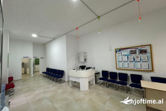 Ambiente Commerciale in Vendita a Tirana - 3,500 Euro