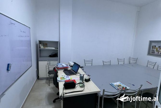 Ambiente Commerciale in Vendita a Tirana - 3,500 Euro