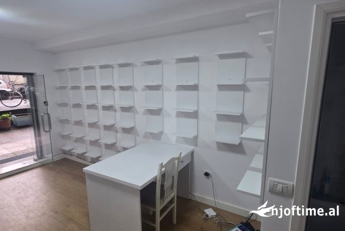 Ambiente Commerciale in Affitto 1+1 a Tirana - 500 Euro