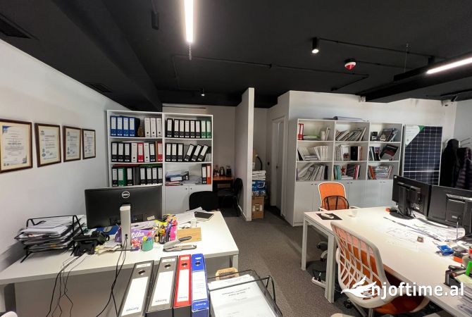 Ambiente Commerciale in Affitto 1+1 a Tirana - 1,100 Euro