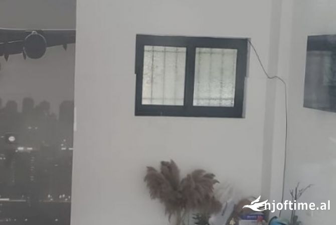 Ambiente Commerciale in Affitto 1+1 a Tirana - 60,000 Leke