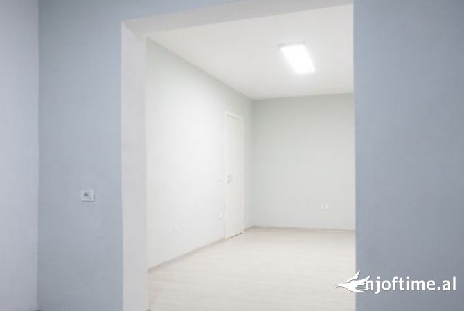 Ambiente Commerciale in Affitto 1+1 a Tirana - 100,000 Leke
