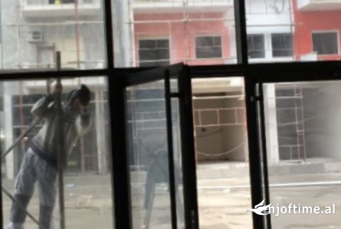 Ambiente Commerciale in Vendita 1+1 a Tirana - 80,000 Euro