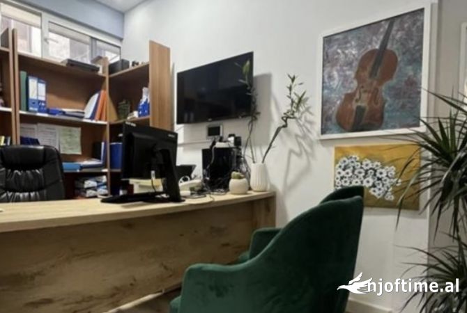 Ambiente Commerciale in Affitto 1+1 a Tirana - 2,000 Euro
