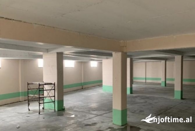 Ambiente Commerciale in Affitto 4+1 a Tirana - 4,500 Euro