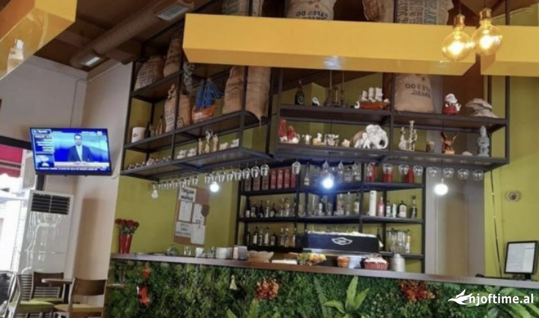 Shitet lokal tek pallatet derveni, misto mame Tirane