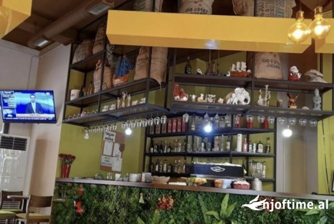 Ambiente Commerciale in Vendita 2+1 a Tirana - 235,000 Euro