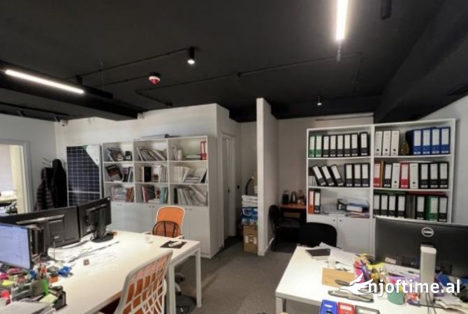 Ambiente Commerciale in Affitto 3+1 a Tirana - 550 Euro