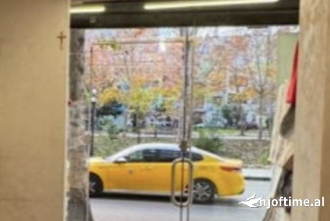 Ambiente Commerciale in Affitto 1+1 a Tirana - 65,000 Leke