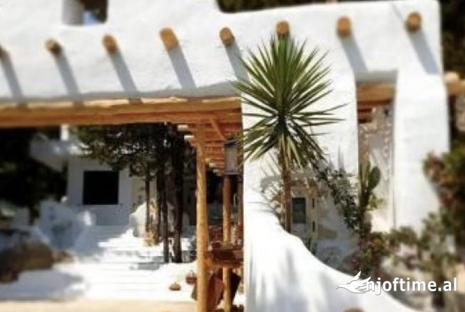 Ambiente Commerciale in Vendita 5+1 a Himara - 2,300,000 Euro