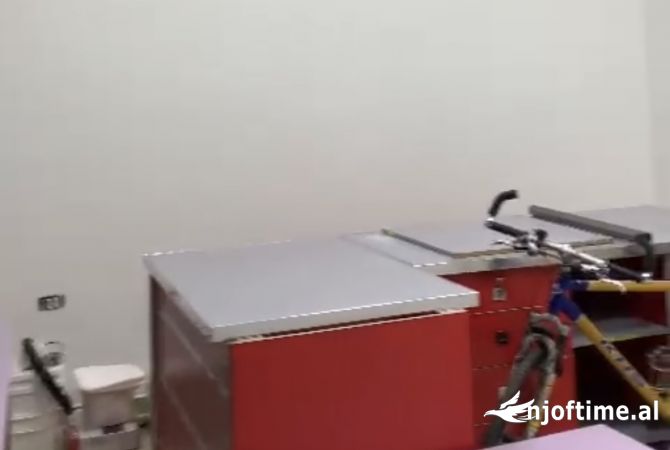 Ambiente Commerciale in Affitto 1+1 a Tirana - 35,000 Euro