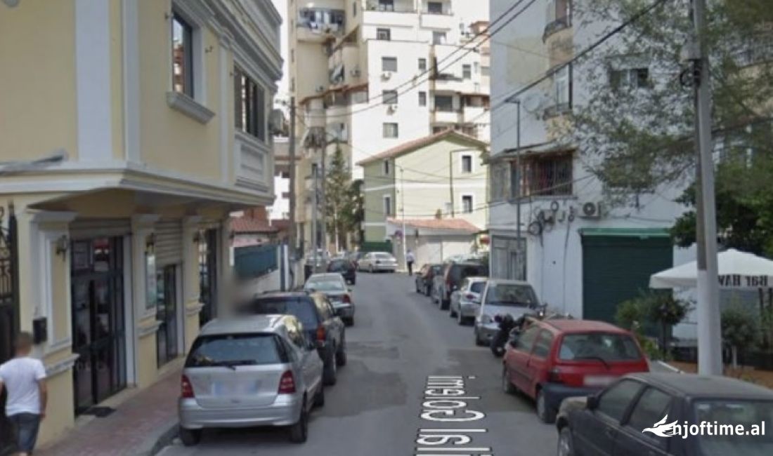 shitet ambjent biznesi Kati 0, 70 m 220.000