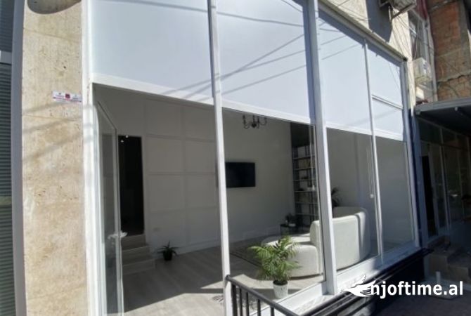 Ambiente Commerciale in Vendita 1+1 a Tirana - 165,000 Euro