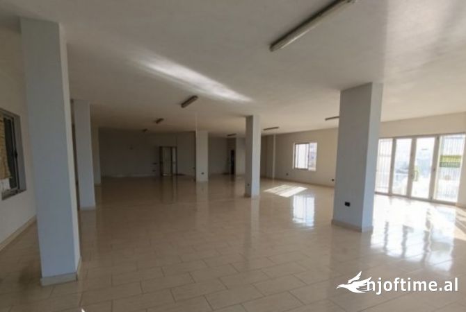 Ambiente Commerciale in Affitto 1+1 a Tirana - 500 Euro