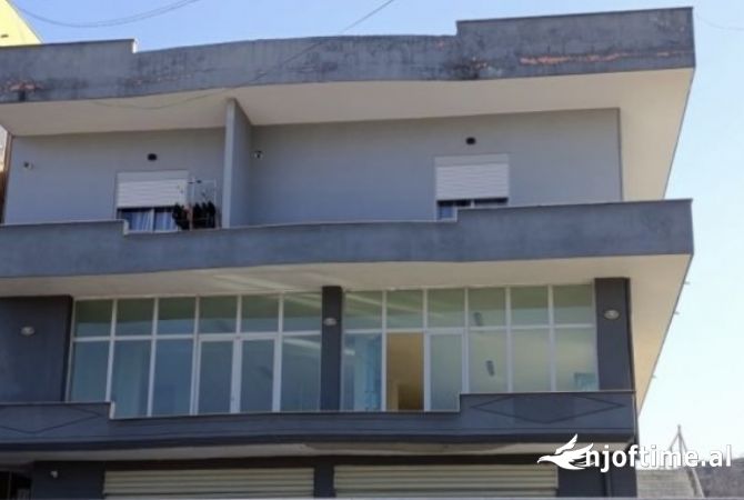 Ambiente Commerciale in Affitto 1+1 a Tirana - 500 Euro