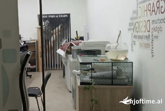 Ambiente Commerciale in Vendita 1+1 a Tirana - 70,000 Euro