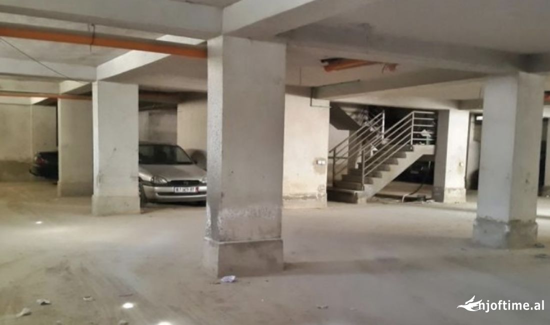 Shitet Magazine me siperfaqe 573m2 me hipoteke.