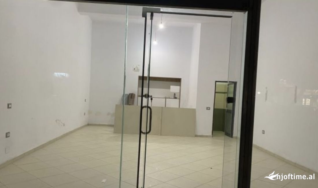 Shitet dyqan ne Yzberisht Tirane