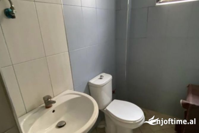 Ambiente Commerciale in Affitto 1+1 a Tirana - 300 Euro