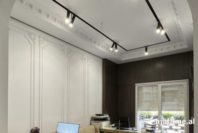 Ambiente Commerciale in Affitto 3+1 a Tirana - 600 Euro