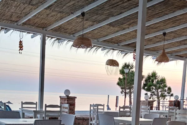 Ambient biznesi me qera 2+1 ne Himare - 30,000 Euro