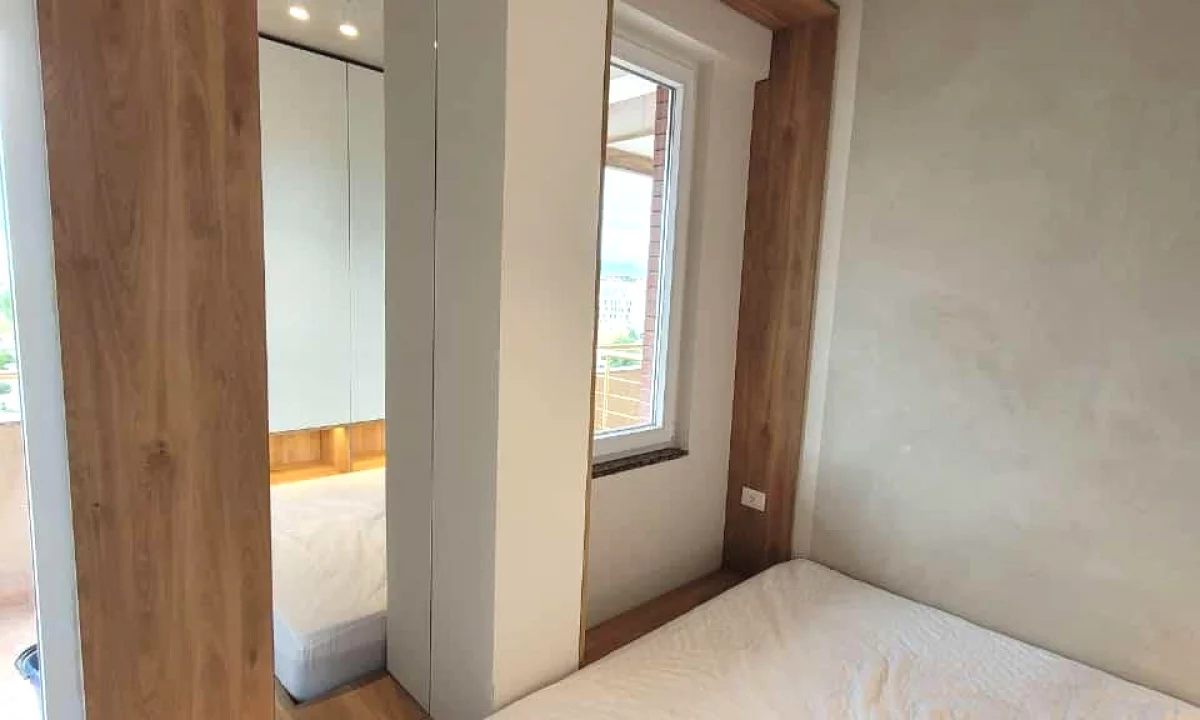 Appartamento in affitto a Tirana 1+1, SemiArredato