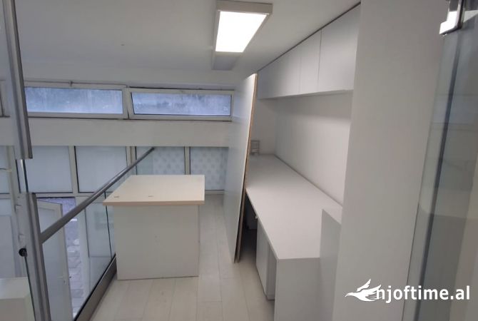 Ambiente Commerciale in Affitto 1+1 a Tirana - 400 Euro