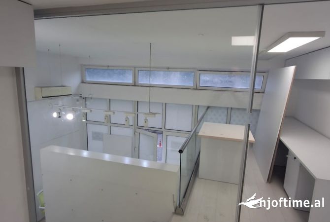 Ambiente Commerciale in Affitto 1+1 a Tirana - 400 Euro