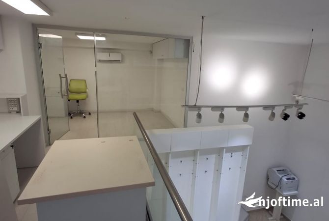 Ambiente Commerciale in Affitto 1+1 a Tirana - 400 Euro