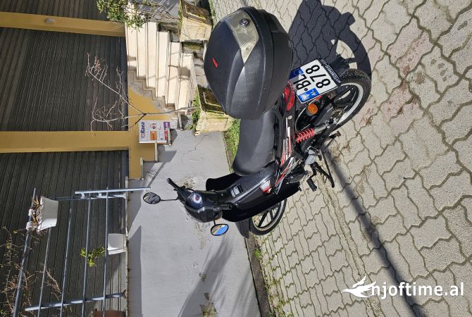 Moto e Scooter in vendita a Valona - 1,400 Euro