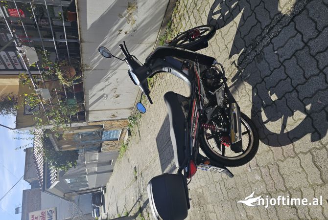 Moto e Scooter in vendita a Valona - 1,400 Euro