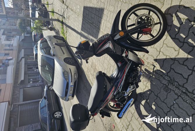 Moto e Scooter in vendita a Valona - 1,400 Euro