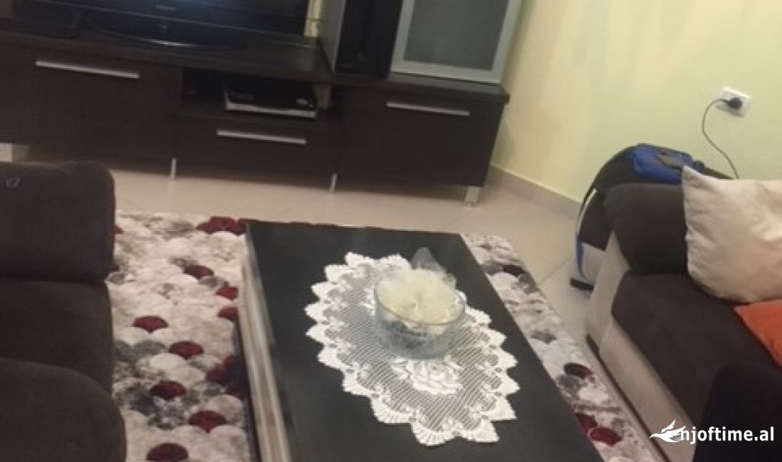 Shtepi me qera Apartament ne Vlore, 2+1, Mobilimi E mobiluar, Pagesa 350  Euro.