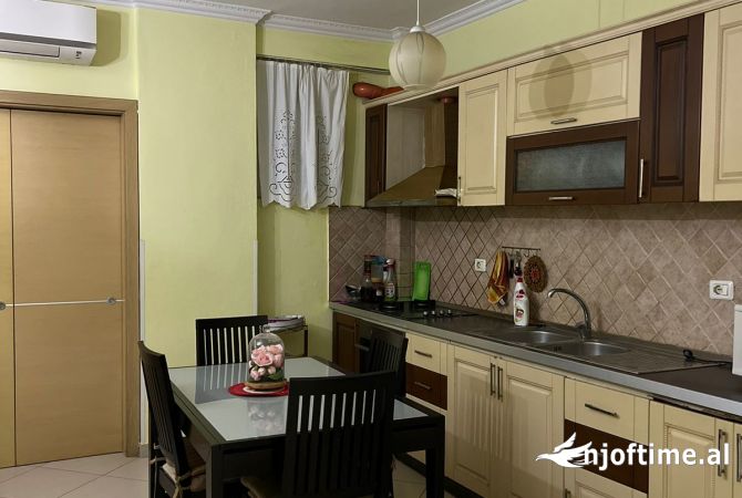 Shtepi me qera Apartament ne Vlore, 2+1, Mobilimi E mobiluar, Pagesa 350  Euro.